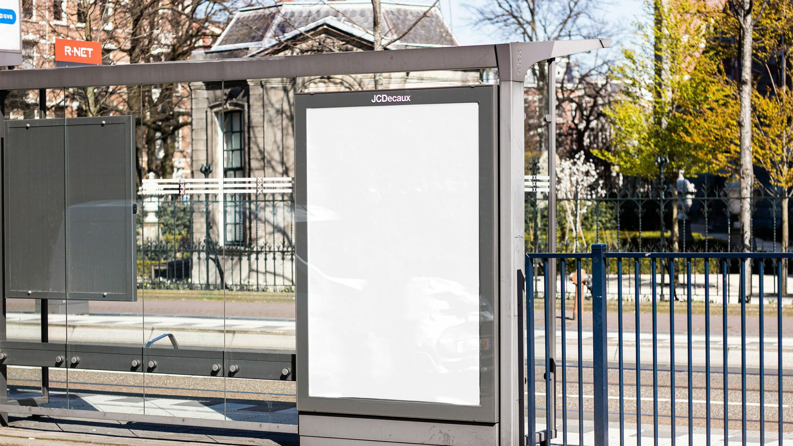 Comment faire pour installer un panneau publicitaire ?
